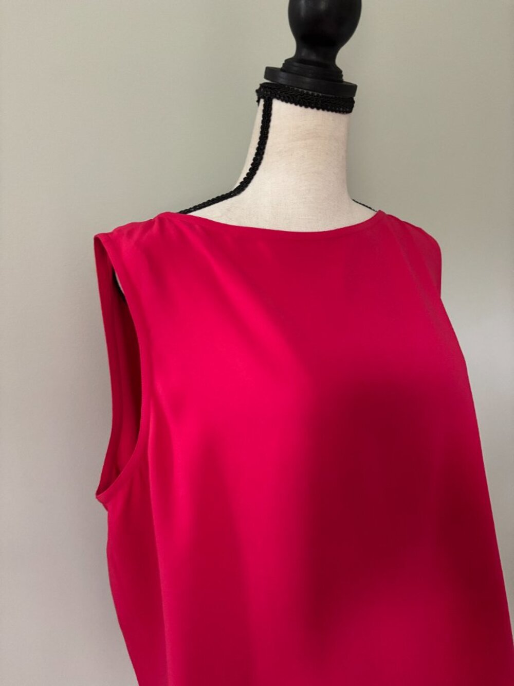 Linda Allard Ellen Tracy Red Silk Sleeveless Shell Size 16 Like New - Picture 2 of 5